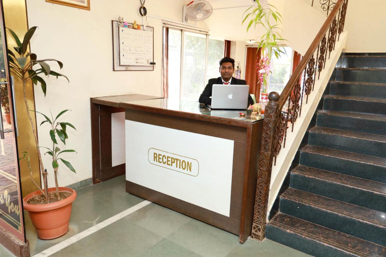 Hotel Manik Moti Lonavala Buitenkant foto