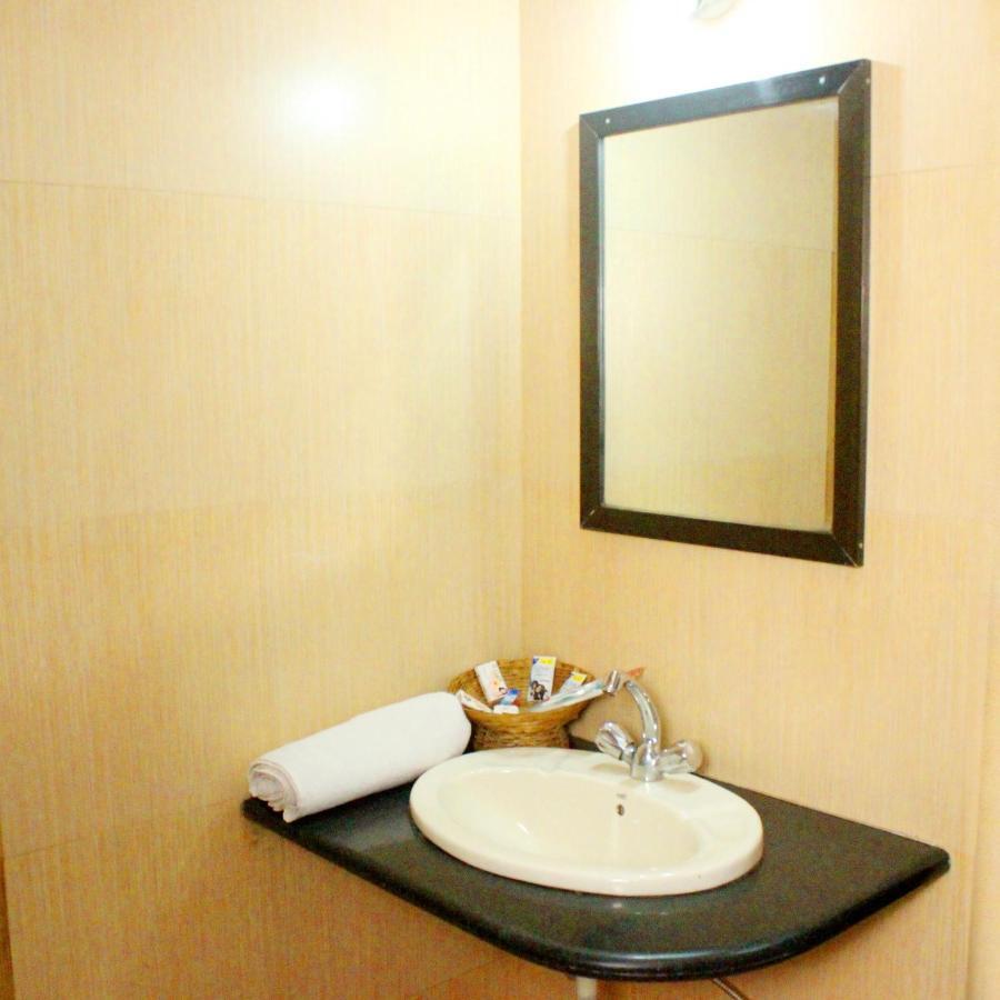 Hotel Manik Moti Lonavala Buitenkant foto