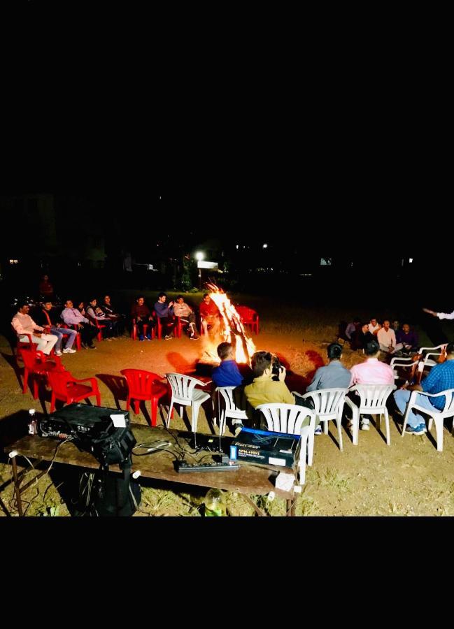 Hotel Manik Moti Lonavala Buitenkant foto