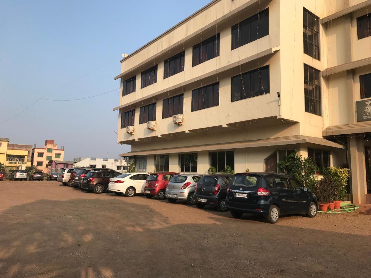 Hotel Manik Moti Lonavala Buitenkant foto