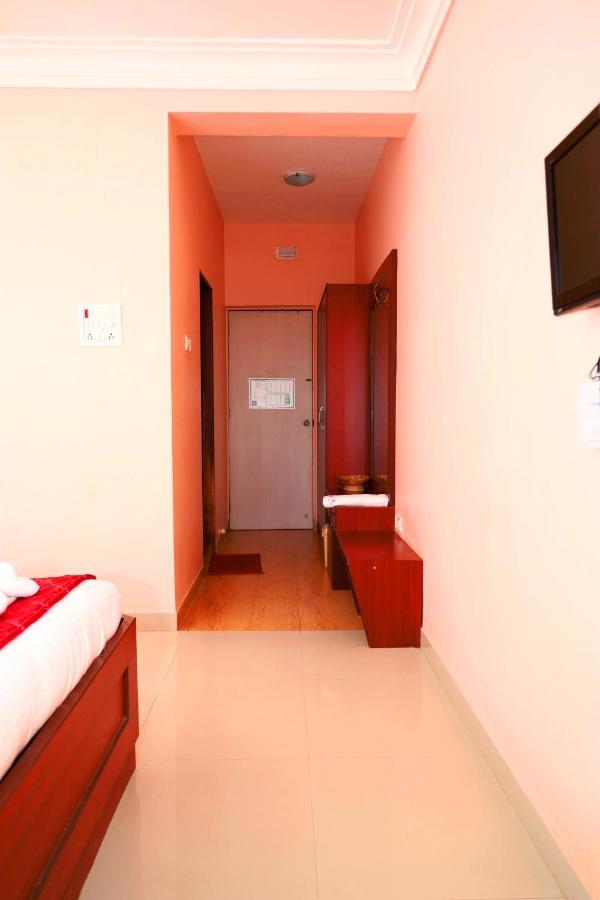 Hotel Manik Moti Lonavala Buitenkant foto