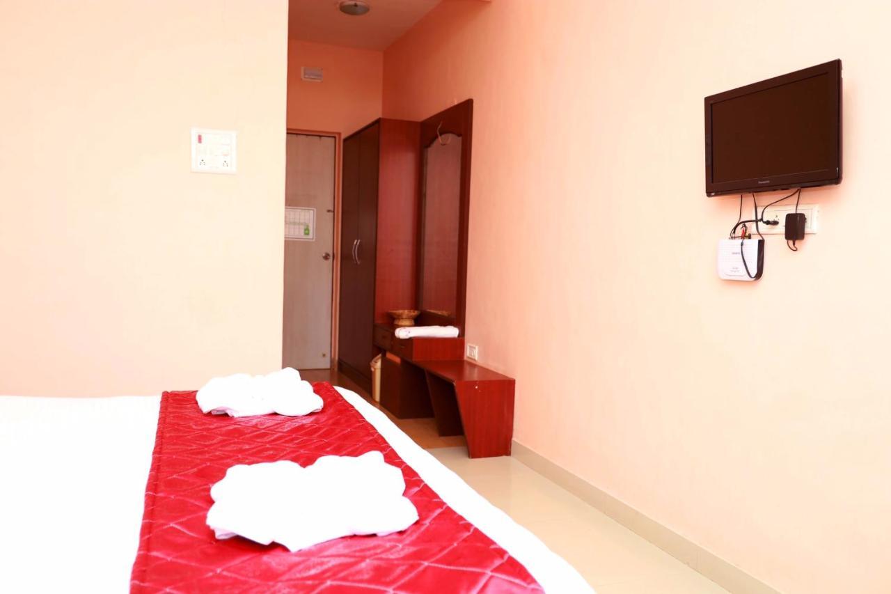 Hotel Manik Moti Lonavala Buitenkant foto
